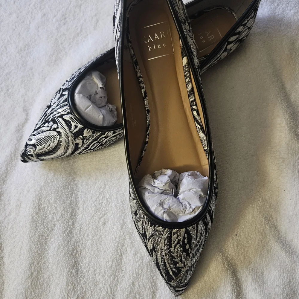 Kaari Blue Black White and Silver Flats - Women - Size 9.5 - Picture 3 of 7